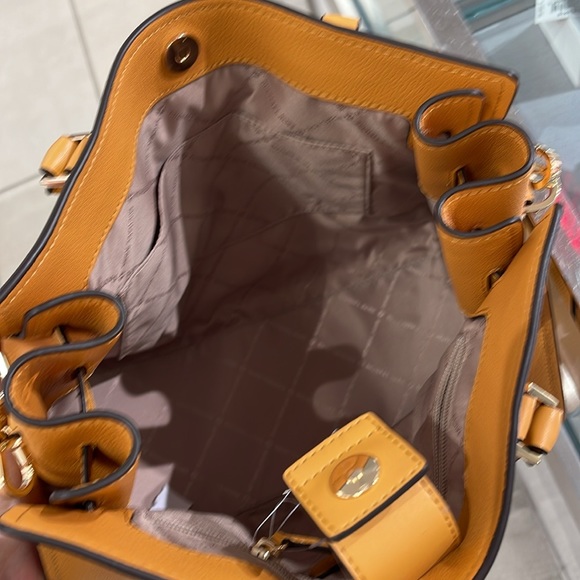 MICHAEL KORS HAMILTON MEDIUM SATCHEL
COLOR: Cider
NWT - Picture 10 of 16